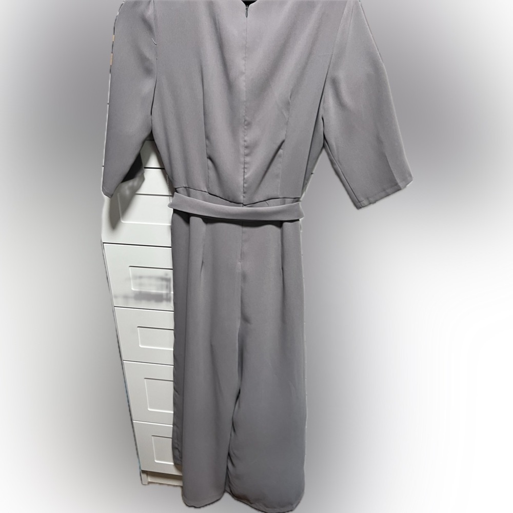 Elegant Gray V-Neck Aryeh jumpsuit (D1) - Picture 2 of 10